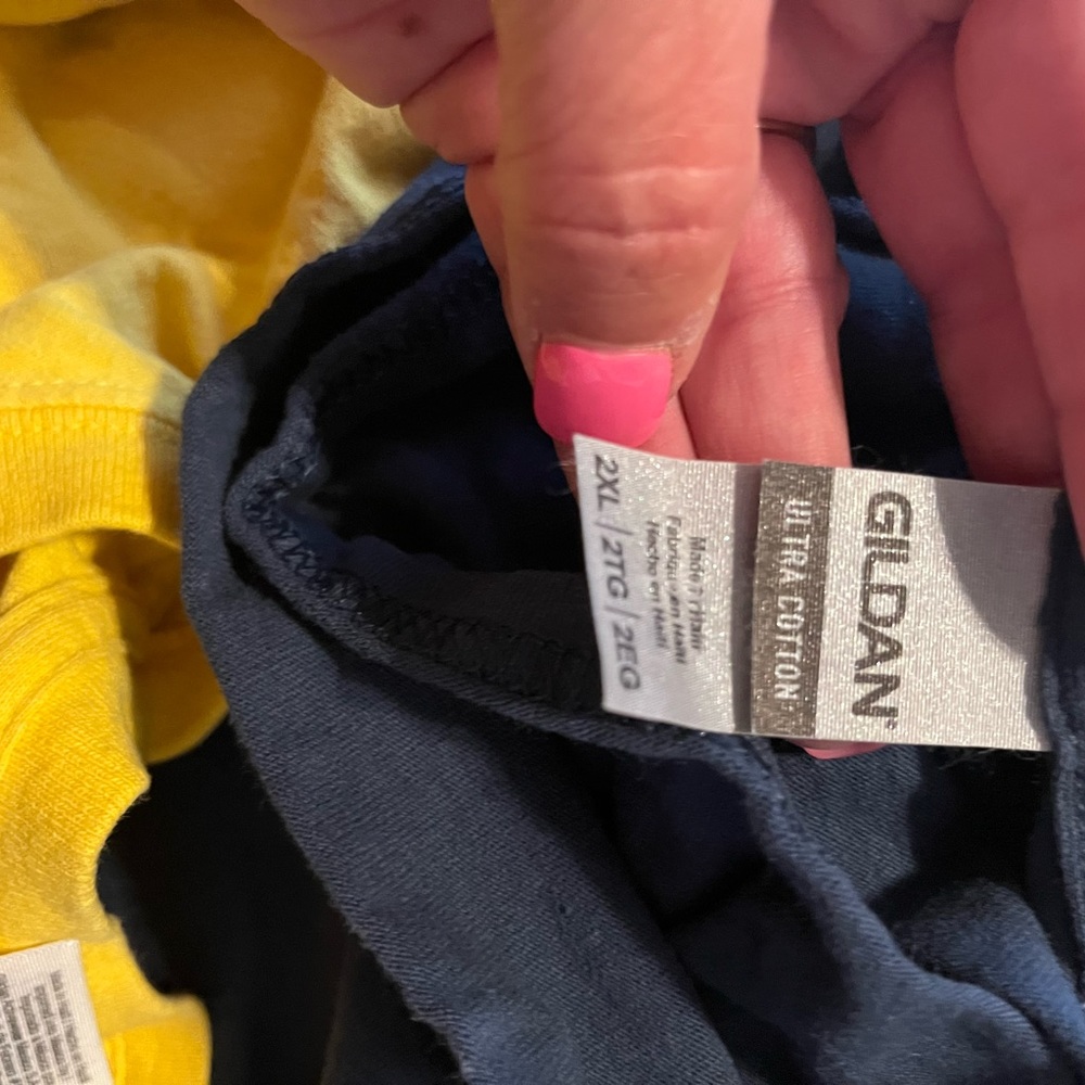 2 XL tshirts. Howard’s Pub and Seacrets